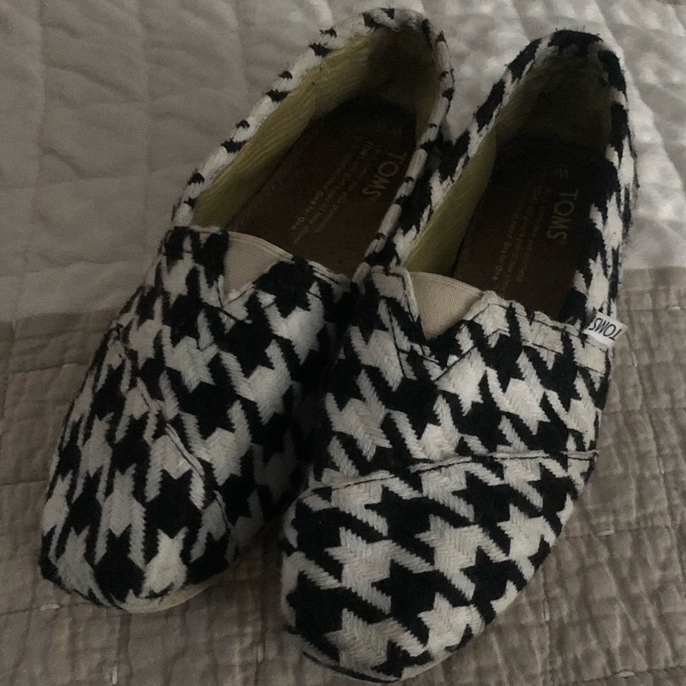 TOMS houndstooth slip-ons